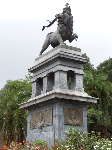 p1040748.jpg - Monument for Haile Selassie and Menelik II