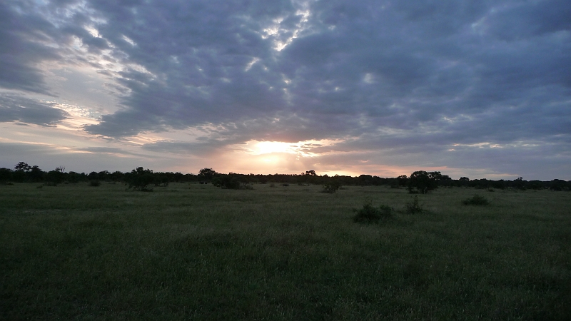 p1030697.jpg - Sunset over an African plain