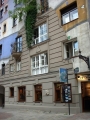 vienna0043 Hundertwasser House, around the original facade