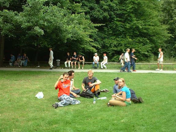 love_parade_park2.jpg - Love Paraders taking a breather