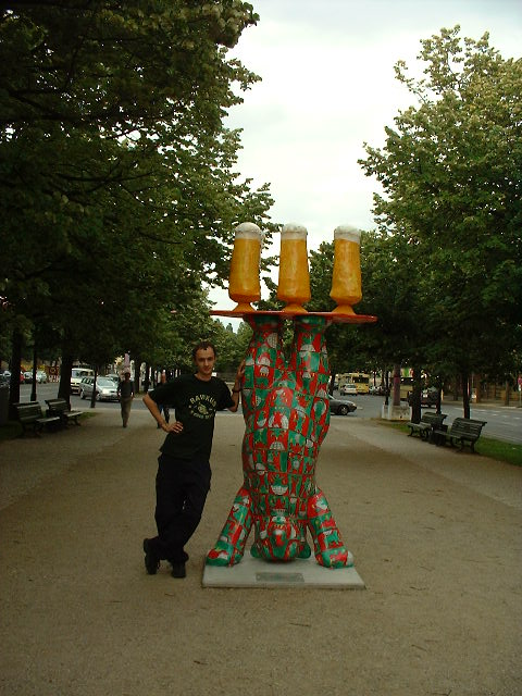 md_berlin_bear.jpg - MD hanging with the Berlin bear