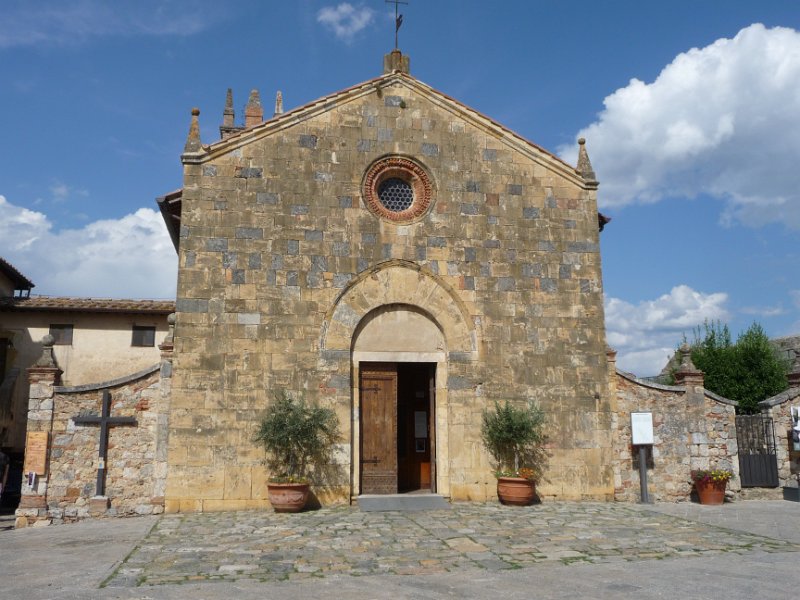 P1060251.JPG - Monteriggioni church