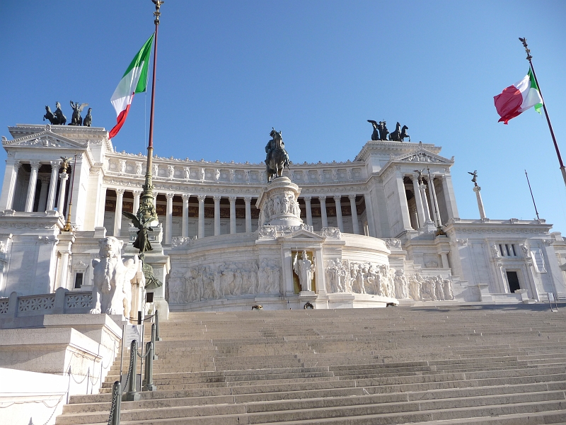 p1040166.jpg - Monument to Vittorio Emanuele II