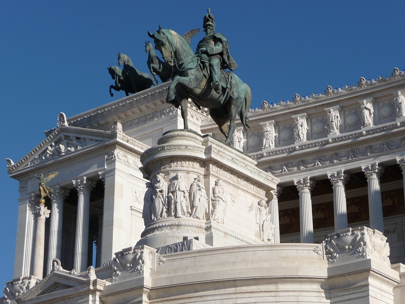 p1040168.jpg - Monument to Vittorio Emanuele II