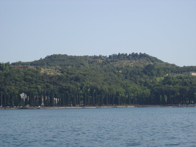dsc01544_web.jpg - View across Lago di Garda
