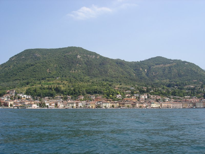 dsc01566_web.jpg - View across Lago di Garda