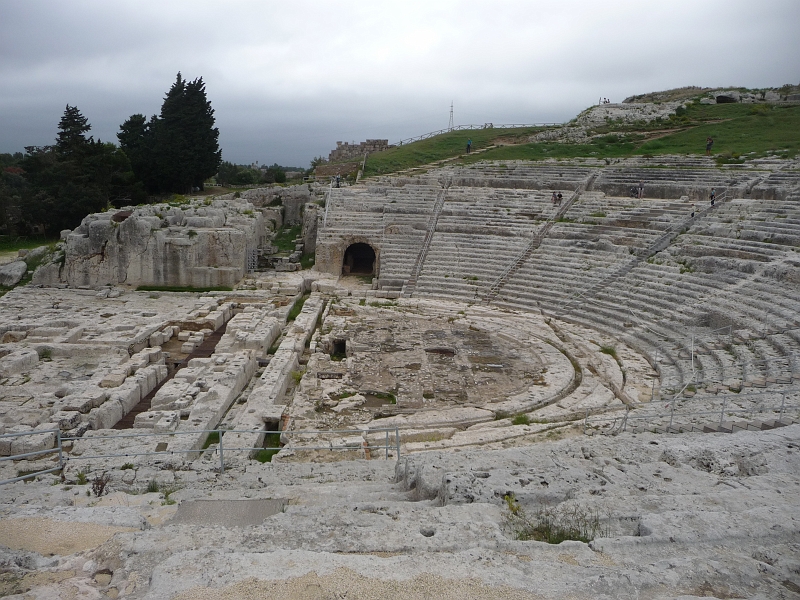 p1030185.jpg - Greek theatre in Syracuse