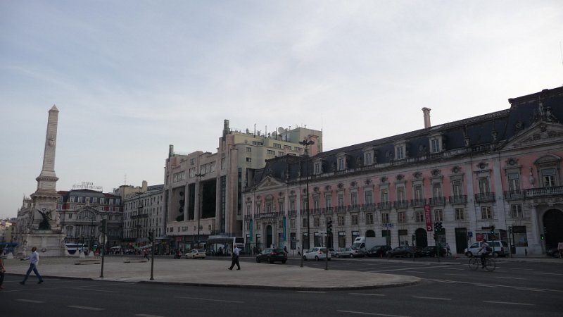 P1060794.JPG - Restauradores Square facing onto Palácio Foz and the old Éden Cinema