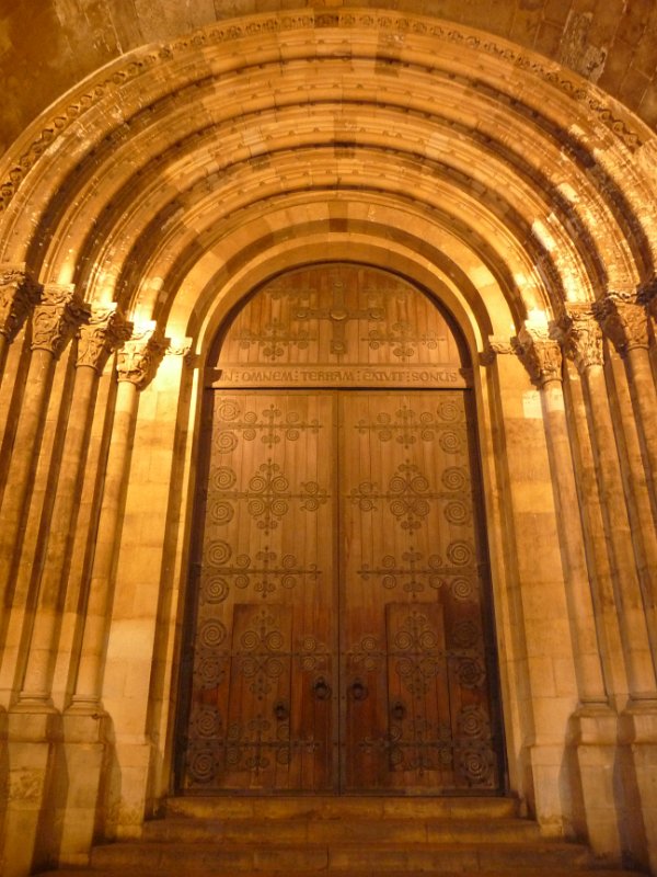 P1060819.JPG - Santo António de Lisboa has an impressive door