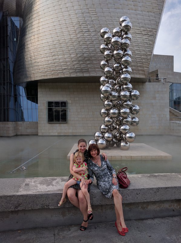 IMG_20160904_100129.jpg - The fam in front of Anish Kapoor's Silver Balls
