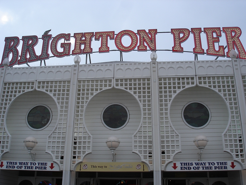 dsc00790.jpg - Gaudy Brighton pier