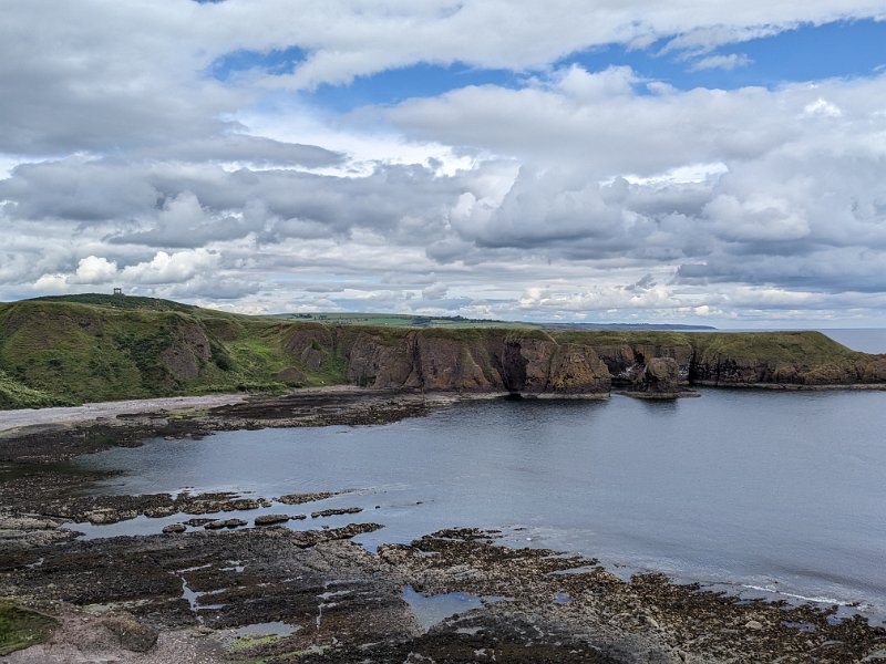 PXL_20240707_103957743.jpg - Coastline on the way to Dunnottar Castle