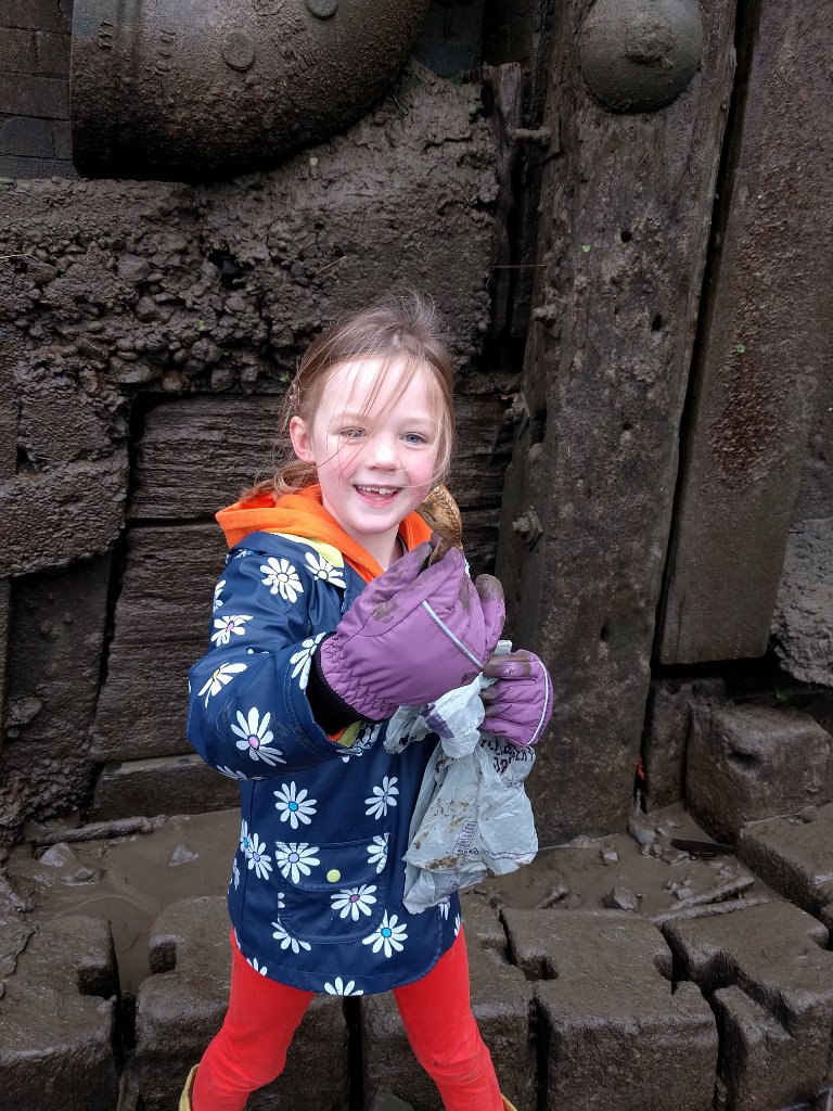 IMG_20210102_103507.jpg - Femke finds her first one or two century old clay pipe