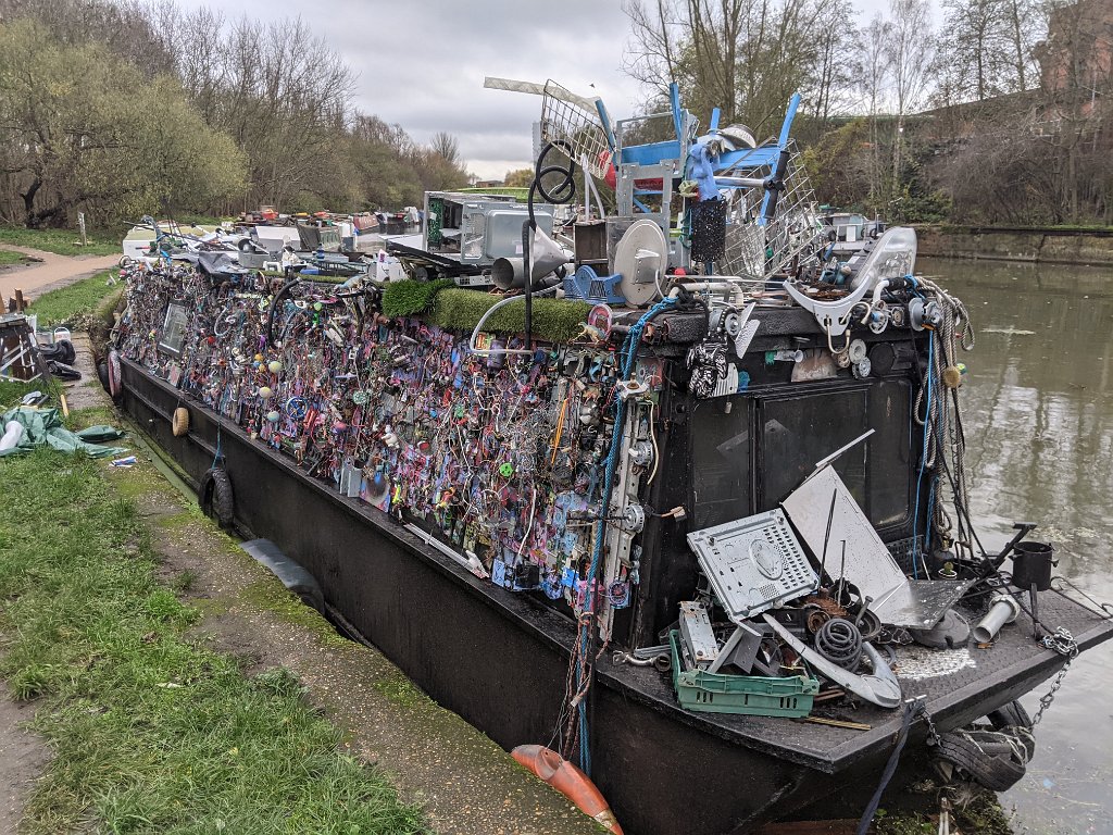 PXL_20201221_142101056.jpg - Eclectic E-waste narrow boat near Middlesex Filter Beds Nature Reserve